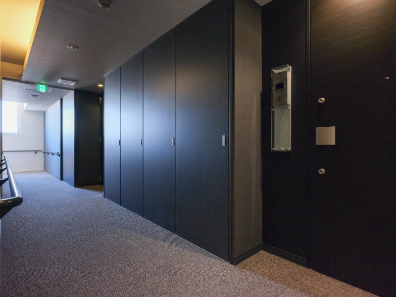 コンシェルジュサービス・ダブルオートロック・宅配ボックス完備のマンションです。2匹までペット飼育可(細則有)