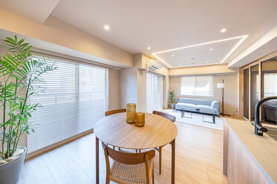 明日への活力を養うことができる心地の良いリビングダイニングです。柔らかな光と爽やかな風を感じることができる、のびやかな住空間です。