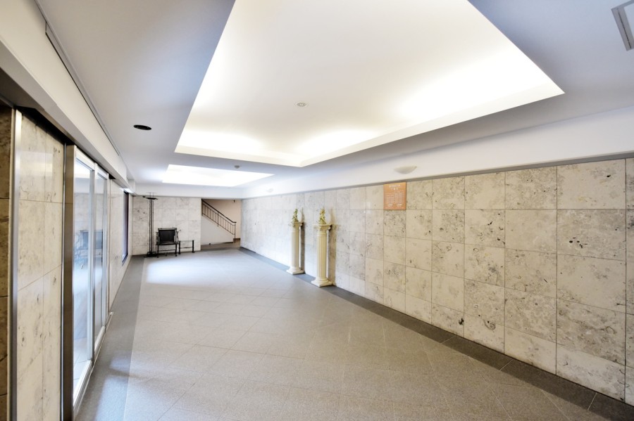 御影北小学校まで徒歩7分お子様の通学もしやすい距離です。御影駅周辺には金融機関や医療機関、お買い物施設もあり、毎日の生活を支えてくれます。