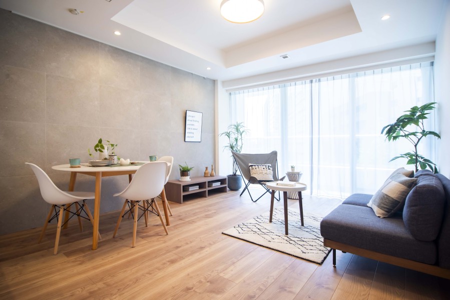 贅沢な広さのリビングダイニングキッチンではじまる余裕のある暮らし。リビングには床暖房を敷設したので、寒い季節もあたたかくお過ごしいただけます。