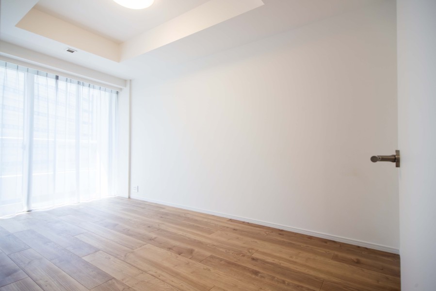 洋室1には頼もしい収納力を持つウォークインクローゼットを備え付けました。居室部分を広々とお使いいただけます。