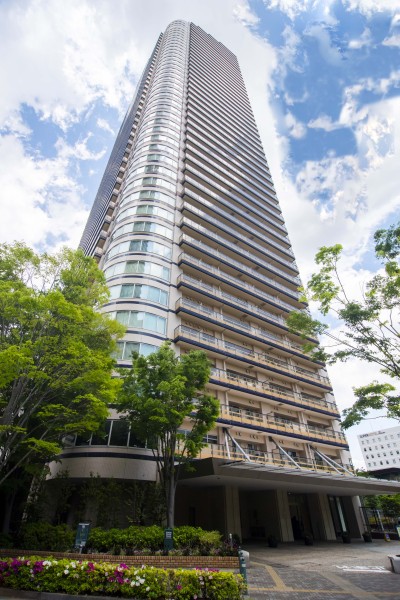 48階建ての大規模タワーマンションです。スカイビューバスやゲストルームなど、総戸数643戸の大規模ならではの充実したファシリティで、日常を豊かにお送りいただけます。