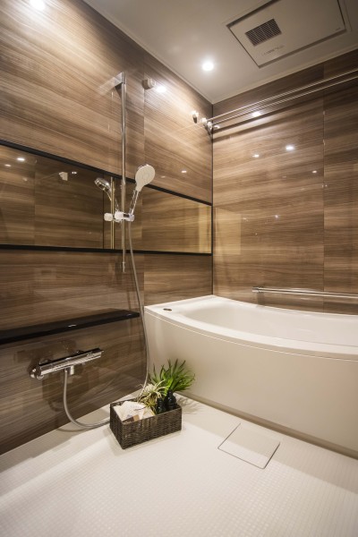 1日の疲れをしっかりと癒してくれるバスルームです。ゆったりとしたバスタブで毎日のお風呂時間を心ゆくまでお楽しみいただけます。