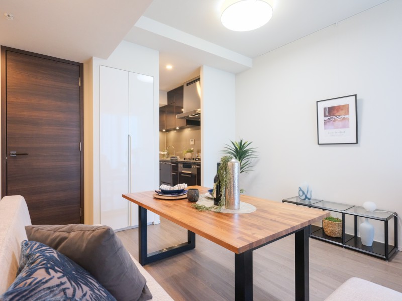 ピクチャーレールが設置されております。アートやグリーンを壁を傷つけずに飾ることができ、お好みの空間を演出することができます。