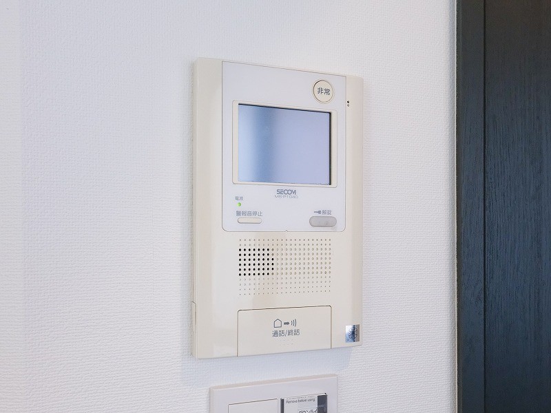 ◆TVモニター付インターホン◆訪ねてきた相手をモニター越しに確認でき、防犯対策に役立ちます。インターホン越しに話をすることが可能です。