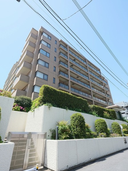 総戸数102戸の大規模コミュニティ。2021年に大規模修繕工事を実施している管理体制良好なマンションです。