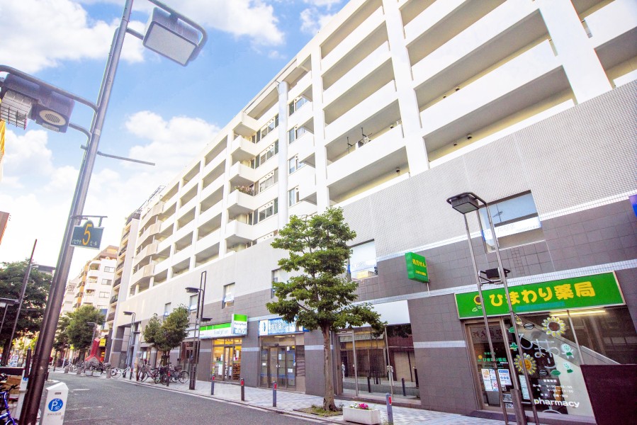 昔から親しまれている伊勢佐木町通りに面しているマンションです。4駅3路線利用可能で行き先に合わせて路線を選べる好立地です♪