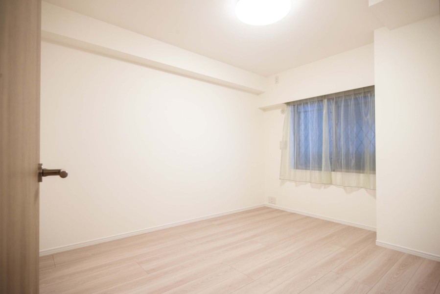 洋室1には頼もしい収納力を持つウォークインクローゼットを備え付けました。居室部分を広々とお使いいただけます。