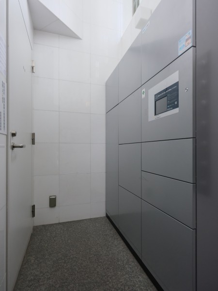 ◆宅配ボックス◆24時間いつでも荷物受け取りが可能。プライベートの時間を邪魔されず、配達時間も気にせず過ごすことができる便利な設備です。