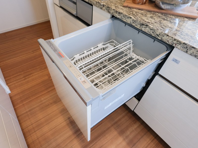 ◆食器洗い機◆家事の時間を短縮できる優れもの。さらに節水・節約を同時に行うことができるので、大変人気があり重宝します。