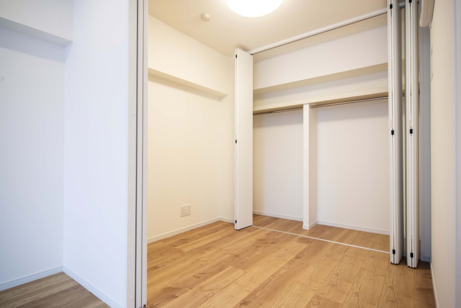 洋室3は普段は引き戸を開放し拡張リビングとして使ったり、来客時は引き戸を閉めてプライベート空間を隠したり、フレキシブルにお使いいただけます。