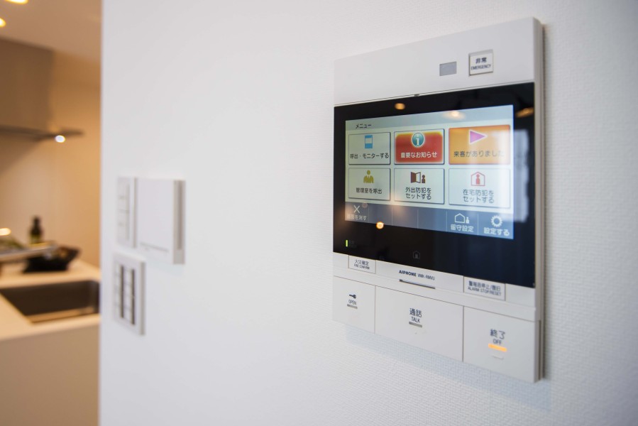 ◆TVモニター付インターホン◆訪ねてきた相手をモニター越しに確認でき、防犯対策に役立ちます。インターホン越しに話をすることが可能です。