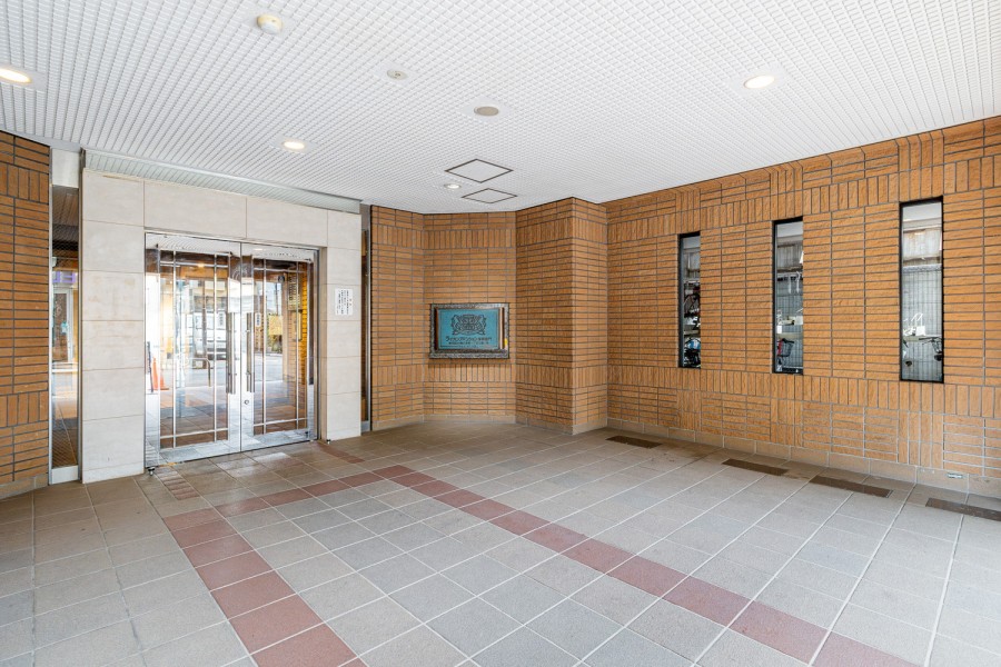 高級感と気品が溢れるエントランスホールです。モダンで清潔感漂う共用部が、明日への活力を与えてくれるマンションです。