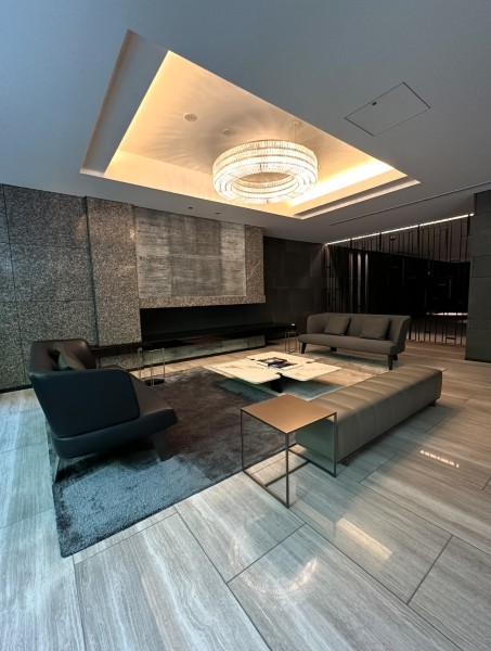 共用部の細部に至るまで、ハイグレードな住まいにふさわしい高級感漂う空間設計が施されています。