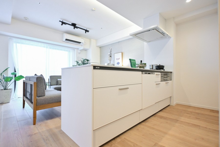 リビングにいるご家族やゲストとコミュニケーションを取りながらお料理ができるキッチンです。おしゃべりしながら楽しく作業ができそうです。