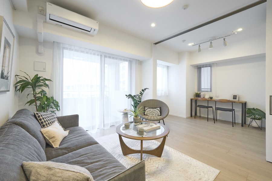 たっぷりの陽光が注がれるリビングダイニングは、開放感と安らぎを享受したのびやかな住空間です。心地よい時間が流れ、明日への活力を養うことができる居心地の良いリビングダイニングキッチンです。