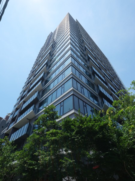 2019年築、総戸数310戸のタワーレジデンスです。洗練された街『渋谷区恵比寿』アドレス。山手線『恵比寿』駅徒歩７分と交通利便性の高い邸宅です。