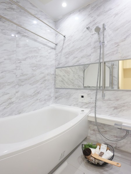 毎日のバスタイムを贅沢に、豊かにしてくれるバスルームです。ゆったりとしたバスタブで毎日のお風呂時間を心ゆくまで楽しめます。