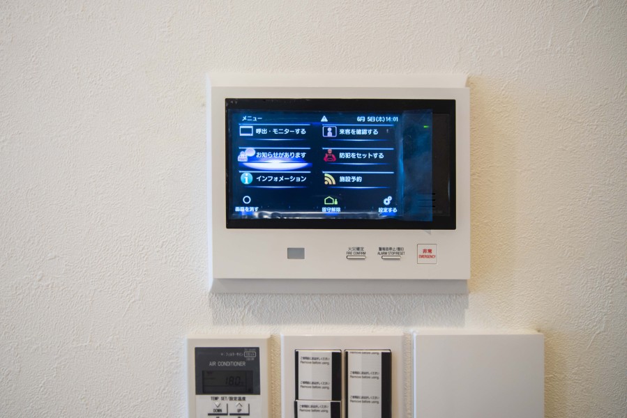 ◆TVモニター付インターホン◆訪ねてきた相手をモニター越しに確認でき、防犯対策に役立ちます。インターホン越しに話をすることが可能です。