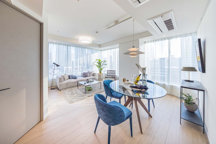 お部屋は自然の優しい温もりを添えた居心地の良い内装に仕上がりました。多彩な豊かさが紡ぎ、穏やかな時間が流れます。