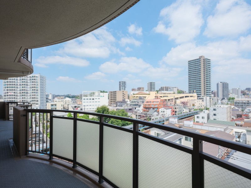 洋室1,2側のバルコニーも同じく、開放感溢れる空間です。