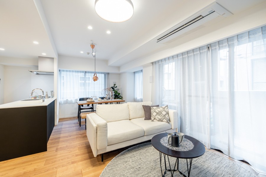 心がほっとする陽光が注がれるリビングダイニングは、開放感と安らぎを享受したのびやかな住空間です。ご家族みなさまが快適にお過ごしいただけます。