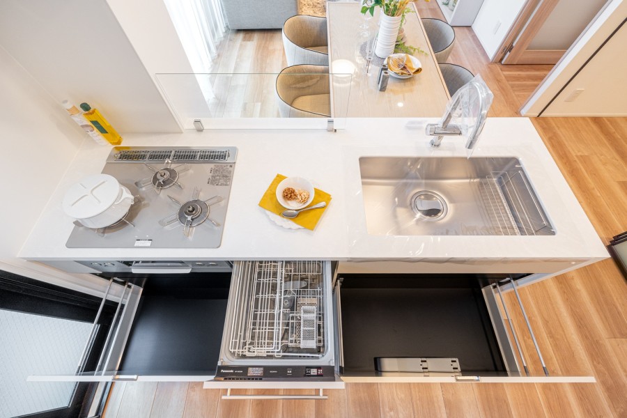 ◆食器洗浄機◆家事の時間を短縮できる優れもの。さらに節水・節約を同時に行うことができるので、人気があり重宝します。