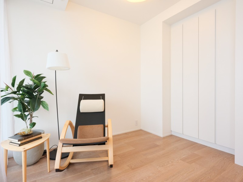 リビングに引き戸で隣接した洋室3には、間口の広いクローゼットを備えました。引き戸を開放すれば拡張リビングとしても使え、ライフスタイルに合わせた柔軟な使い方が可能です。