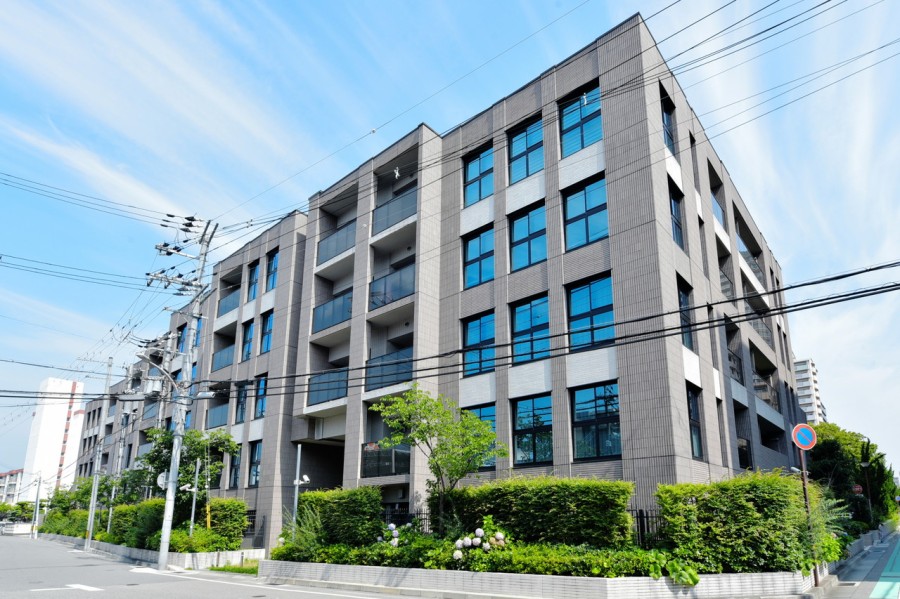 阪急西宮北口駅徒歩７分で通勤・通学便利な立地です。周辺には商業施設や医療機関も充実しており、生活しやすい環境です。阪急西宮ガーデンズまで徒歩７分で、休日のお出かけも楽しめます。