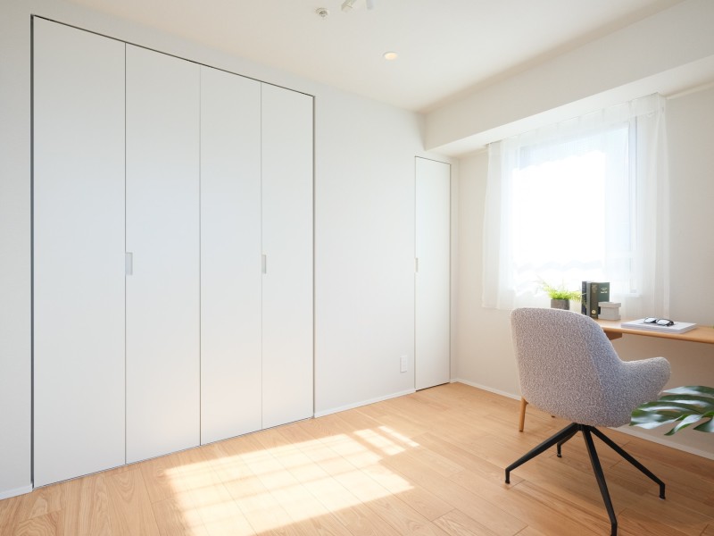 洋室1と同様にクローゼット付きのため、居住スペースを広々とお使いいただけます。