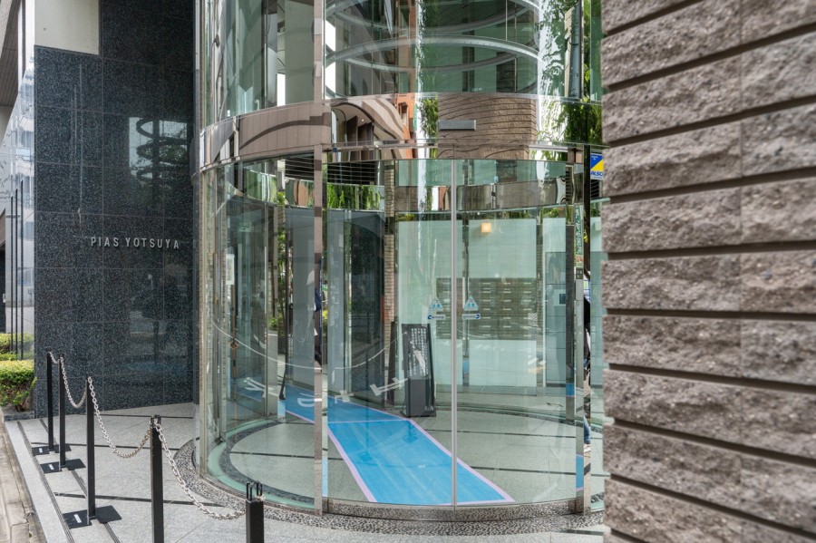 堂々たる趣の中に居心地の良さも感じさせ、安らぎの居住空間へ誘います。