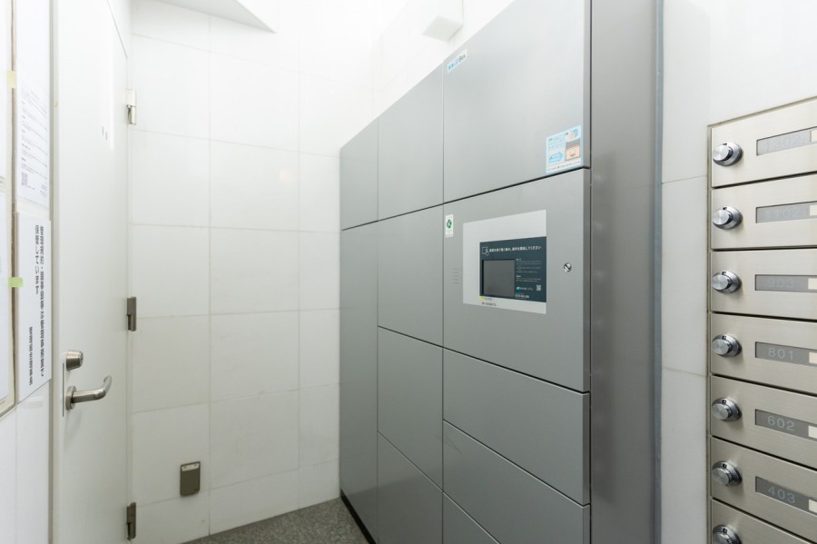 ◆宅配ボックス◆24時間いつでも荷物受け取りが可能。プライベートの時間を邪魔されず、配達時間も気にせず過ごすことができる便利な設備です。