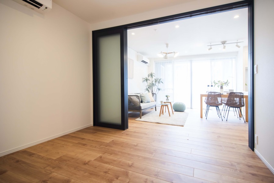 洋室3は約5.1帖の広さで子供部屋や趣味のお部屋としてもお使いいただけます。扉を開放してお子様のお勉強している姿や趣味に没頭している姿をLDから見守ることが可能となっております。