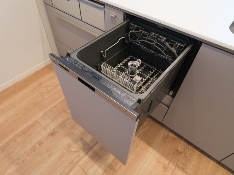 ◆食器洗浄機◆家事の時間を短縮できる優れもの。さらに節水・節約を同時に行うことができるので、人気があり重宝します。