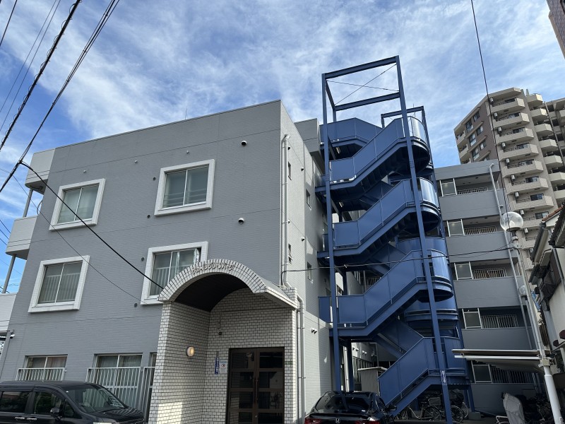 商店街が充実しており、近代的な都市の側面と下町情緒あふれる雰囲気が融合した幅広い世代が暮らしやすい北千住エリアの物件です♪