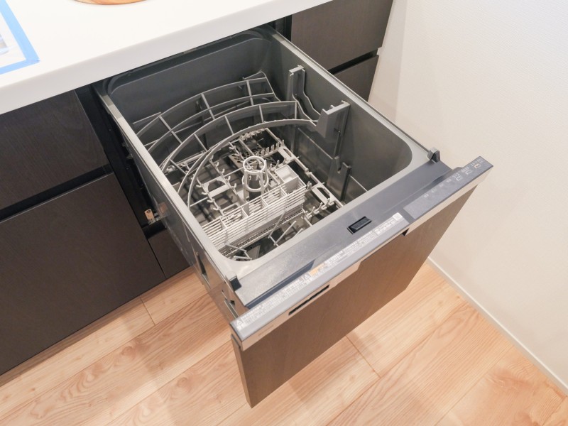 ◆食器洗浄機◆家事の時間を短縮できる優れもの。さらに節水・節約を同時に行うことができるので、人気があり重宝します。