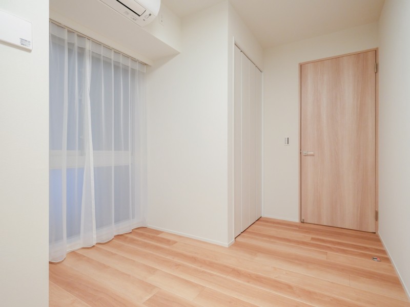 洋室3はリビングから独立したプライベート空間を演出できます。こだわった素材や意匠を纏い、柔らかく、美しく創りあげました。