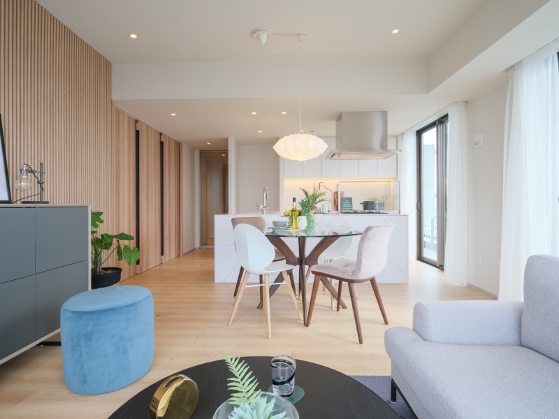 LDには床暖房を設置いたしました。寒い季節でもご家族やお友達、ペットと快適にお過ごしいただけます。フロアー材が木目調が美しく、木の温もりを感じることができます。