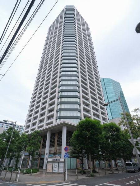 白金エリアのランドマークとして聳えたつ「白金タワー」は白金高輪駅直結、様々なサービスが利用できるコンシェルジュサービスなど、豊富な共用設備を揃えたハイグレードレジデンスです。