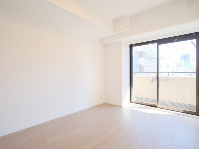 洋室1は約5.8帖の広さがあり、主寝室としてもお使いいただけます。過ぎゆく時間をのびやかに感じ、プライべート時間を満喫できるお部屋です。