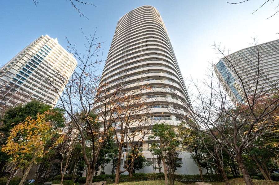 三菱地所(株)旧分譲の免震タワーレジデンスになります。みなとみらい駅まで徒歩２分の立地にあり、利便性良好となっております。2023年に大規模修繕工事実施済みです。