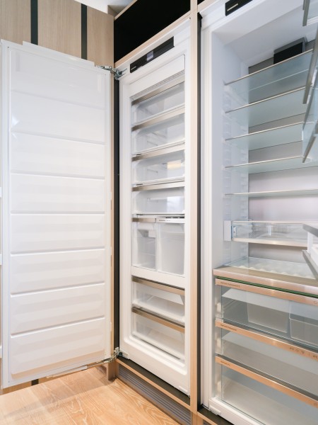 LIEBHERR製のビルトイン冷蔵庫・冷凍庫付きのお部屋です。