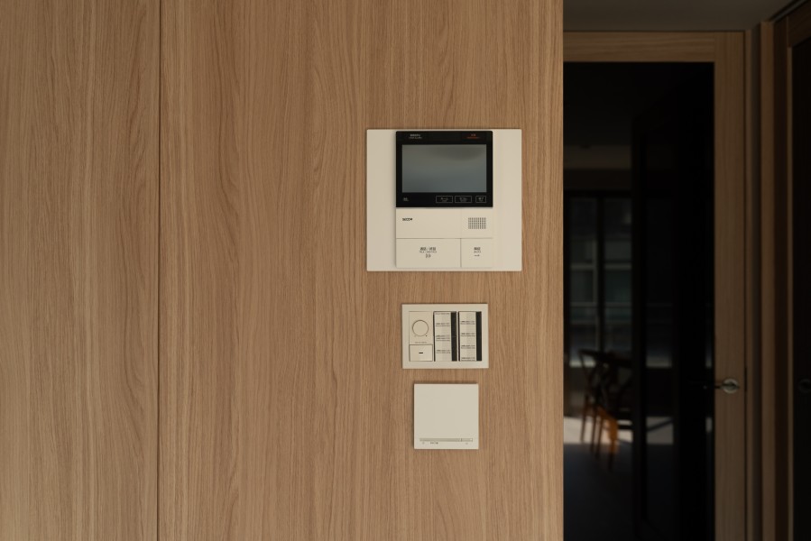 ◆TVモニター付インターホン◆訪ねてきた相手をモニター越しに確認でき、防犯対策に役立ちます。インターホン越しに話をすることが可能です。