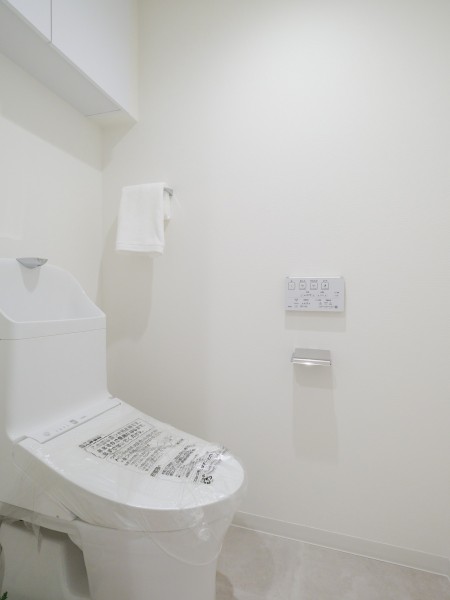 毎日使う場所だからこそ、清潔感と使いやすさを考慮したレストルームとなっております。優れた節水効果や汚れが付きにくい便座など、ほしかった機能が揃ったウォシュレット一体型トイレです。