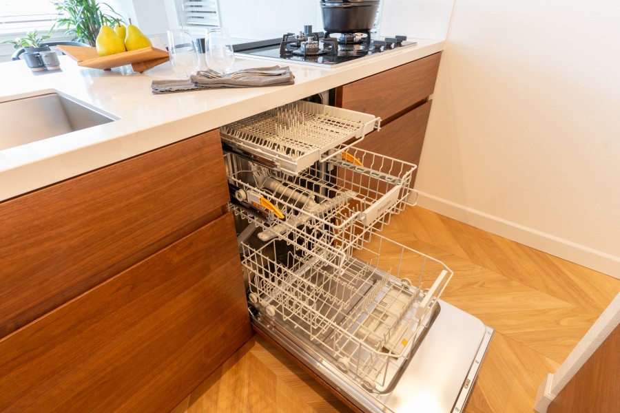 ◆食器洗浄機◆家事の時間を短縮できる優れもの。さらに節水・節約を同時に行うことができるので、人気があり重宝します。