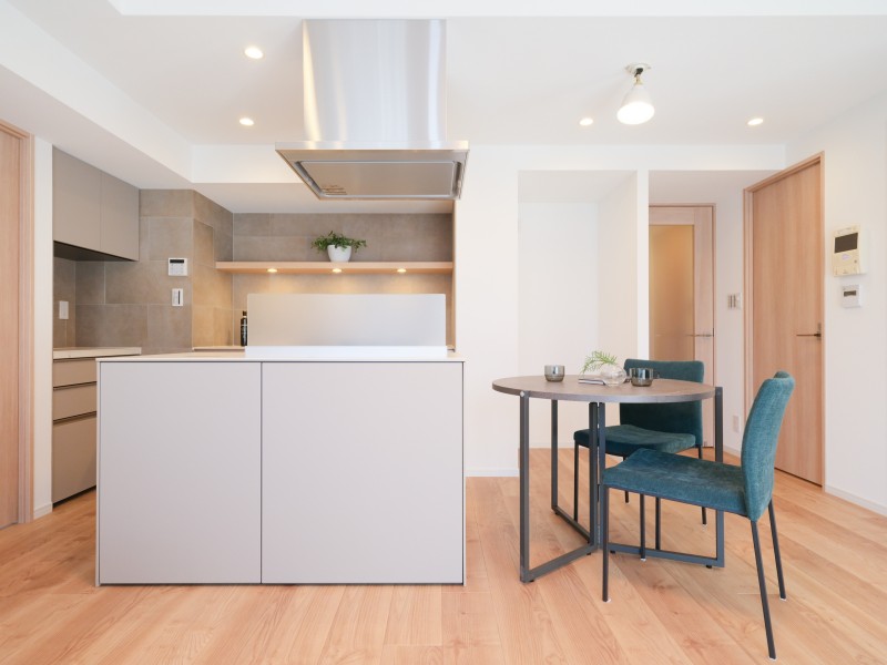 ワイドスパン設計のため、大きな窓からの陽光をめいっぱいに取り込める住まいです。洋室３と繋げて広々とした空間を楽しむも良し◎大切な日常を豊かに、より快適に彩る居住空間が広がります。