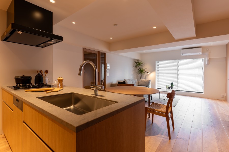 リビングには床暖房が敷設されているので、寒い季節でも足元からの冷えを気にせずにお過ごしいただけます。