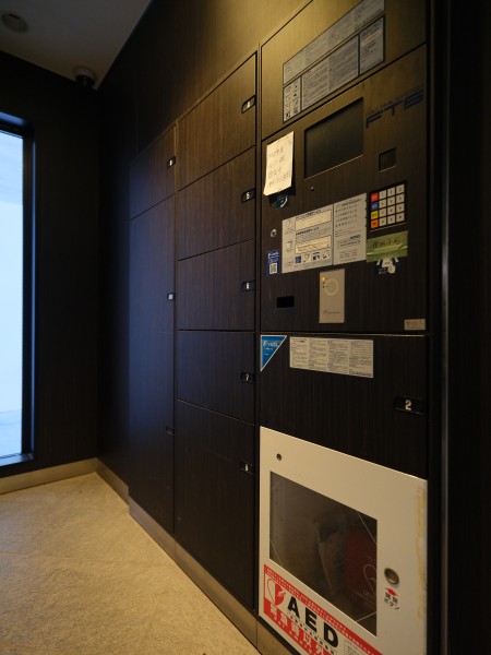 ◆宅配ボックス◆24時間いつでも荷物受け取りが可能。プライベートの時間を邪魔されず、配達時間も気にせず過ごすことができる便利な設備です。