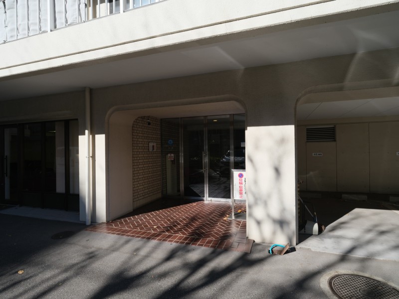 清掃が行き届いた様子から管理体制の良さが伺えます。忙しない都心で躍動し帰るあなたのほっとする住まいになりそうです。