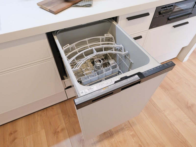 ◆食器洗浄機◆家事の時間を短縮できる優れもの。さらに節水・節約を同時に行うことができるので、人気があり重宝します。